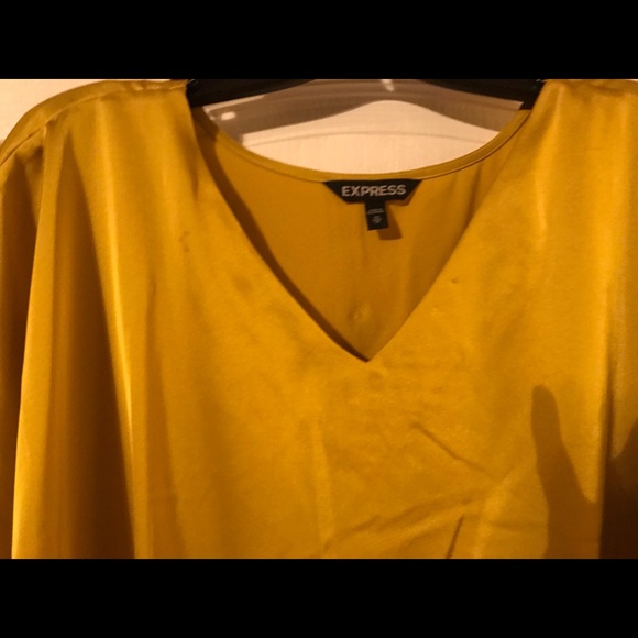 Express gold top with cute detailing in size XS - Picture 6 of 6